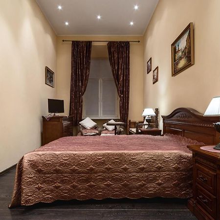 Bed & Breakfast In Downtown ลวีฟ ภายนอก รูปภาพ